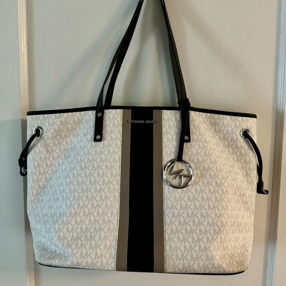 Micheal Kors Large Jet Set Drawstring Tote Bag